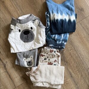 3 complete outfits/sets. 18m